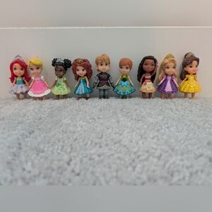 8 Disney Princess And 1 Prince toddler dolls